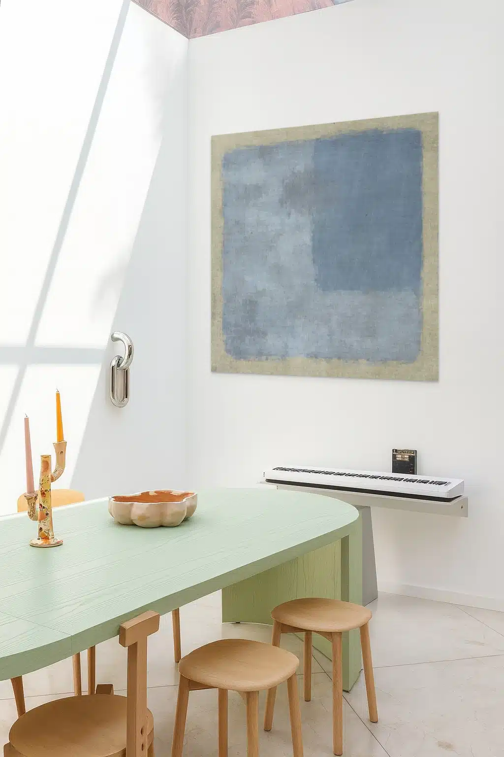 ⁦Huge Blue Canvas⁩ – תמונה ⁦2⁩